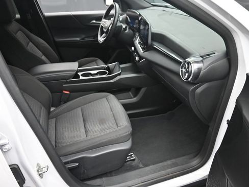Used 2025 Chevrolet Equinox LT AWD/4WD image 9