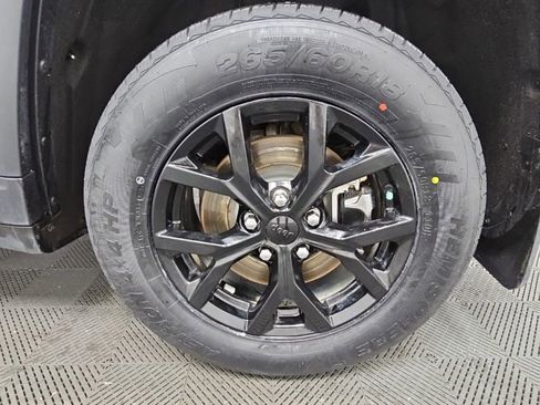 Used 2024 Jeep Grand Cherokee L Laredo RWD image 39