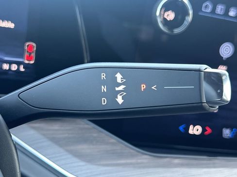 New 2025 Chevrolet Suburban Premier image 15