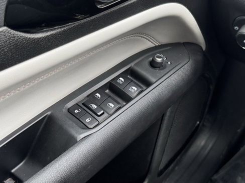 Used 2024 Jeep Compass Limited image 30