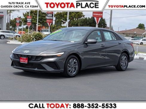 Used 2024 Hyundai Elantra SEL FWD image 1