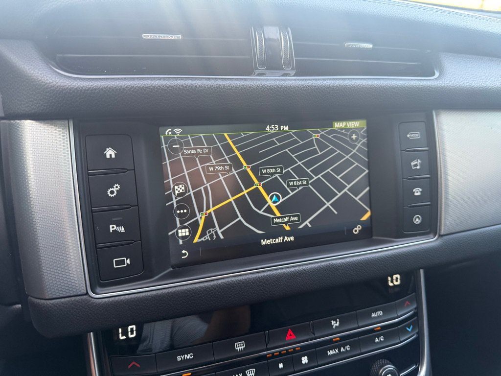 Used 2017 Jaguar XF Premium RWD image 15