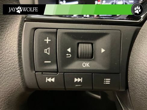 Used 2023 Nissan Rogue SV AWD/4WD image 12