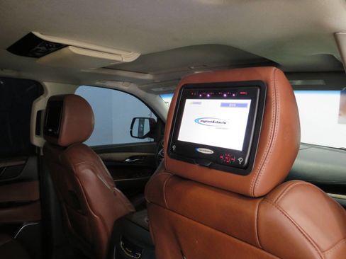 Used 2015 Cadillac Escalade ESV Premium image 12
