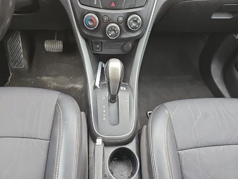 Used 2018 Chevrolet Trax LT w/ LT Convenience Package FWD image 12