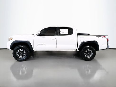 Used 2020 Toyota Tacoma TRD Off-Road AWD/4WD image 9