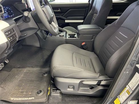 Used 2024 Toyota Tacoma TRD Sport image 17