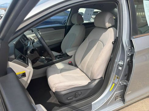 Used 2015 Hyundai Sonata SE w/ Option Group 09 FWD image 11