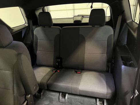 Used 2023 Chevrolet Traverse LT image 29