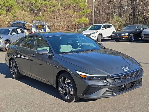 New 2026 Hyundai Elantra Limited FWD image 12