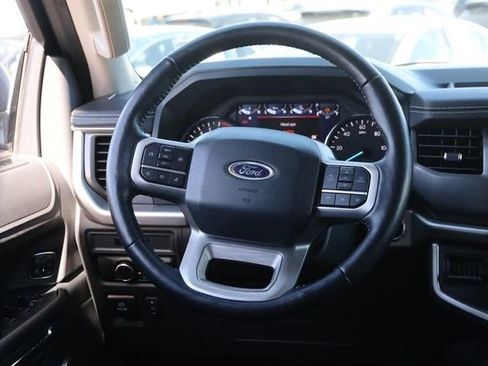 Used 2024 Ford Expedition XLT image 26