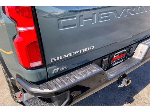 Used 2025 Chevrolet Silverado 2500 ZR2 AWD/4WD image 9