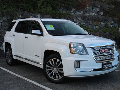 Used 2017 GMC Terrain Denali image 4