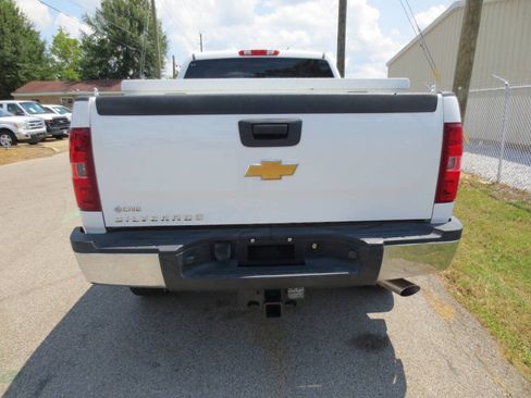 Used 2013 Chevrolet Silverado 2500 W/T AWD/4WD image 5