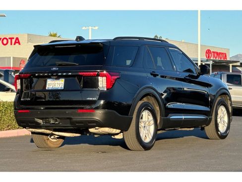Used 2025 Ford Explorer Active image 4