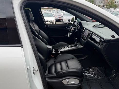 Used 2018 Porsche Macan GTS AWD/4WD image 16