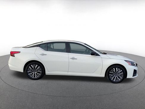 Used 2025 Nissan Altima 2.5 SV image 16