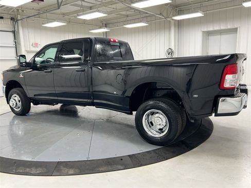 Used 2024 RAM 3500 Tradesman w/ Chrome Appearance Group image 7