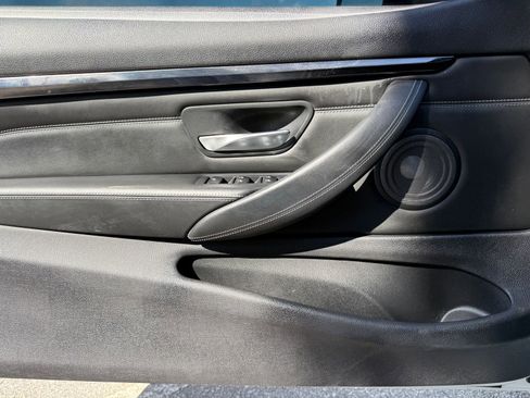 Used 2015 BMW M4 Convertible image 40