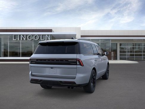 New 2025 Lincoln Navigator Reserve w/ Jet Appearance Package AWD/4WD image 8