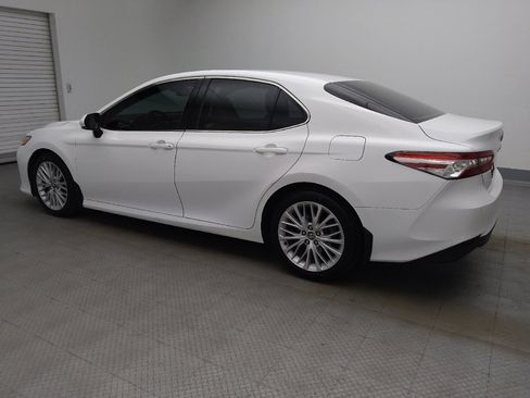 Used 2018 Toyota Camry XLE FWD image 3
