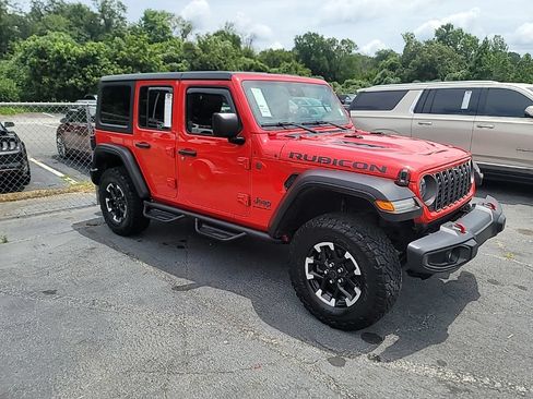 Used 2024 Jeep Wrangler Unlimited Rubicon w/ Technology Group AWD/4WD image 3