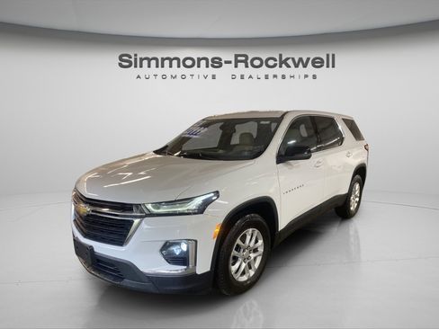 Used 2023 Chevrolet Traverse LS image 1