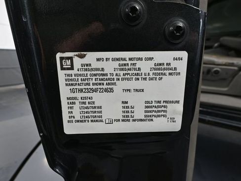 Used 2004 GMC Sierra 2500 SLT w/ Heavy-Duty Power Package image 48