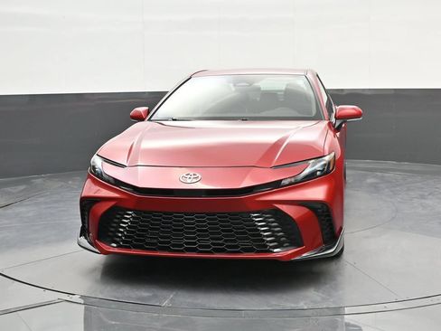 Used 2025 Toyota Camry SE FWD image 3