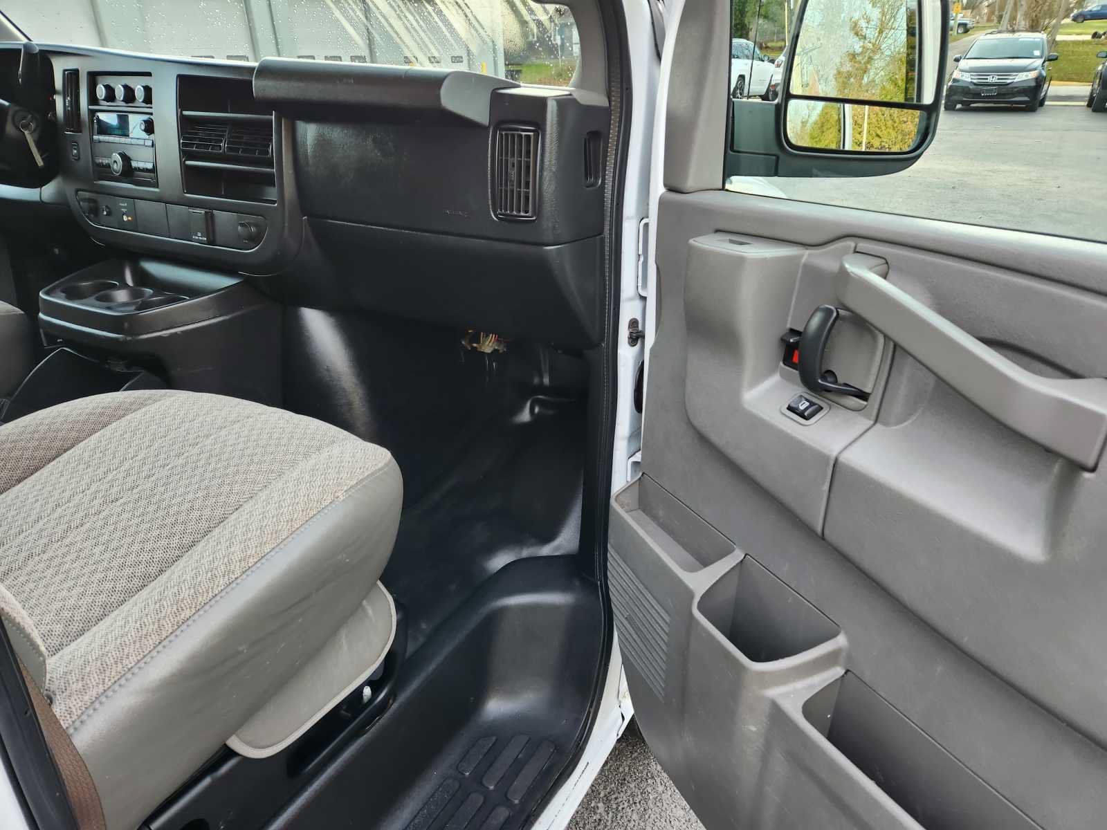 Used 2017 Chevrolet Express 2500 RWD image 16