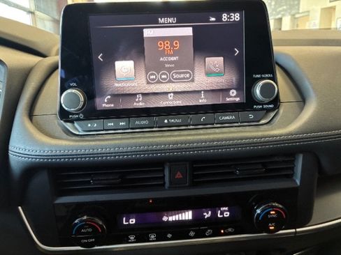 Used 2026 Nissan Rogue SV FWD image 25