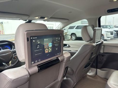 Used 2017 Chrysler Pacifica Touring-L Plus w/ Advanced Safetytec Group image 12