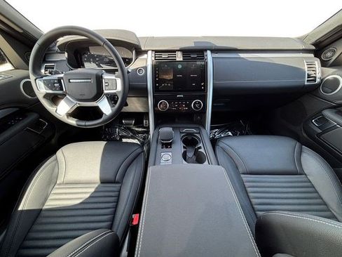 Used 2025 Land Rover Discovery Dynamic SE AWD/4WD image 12