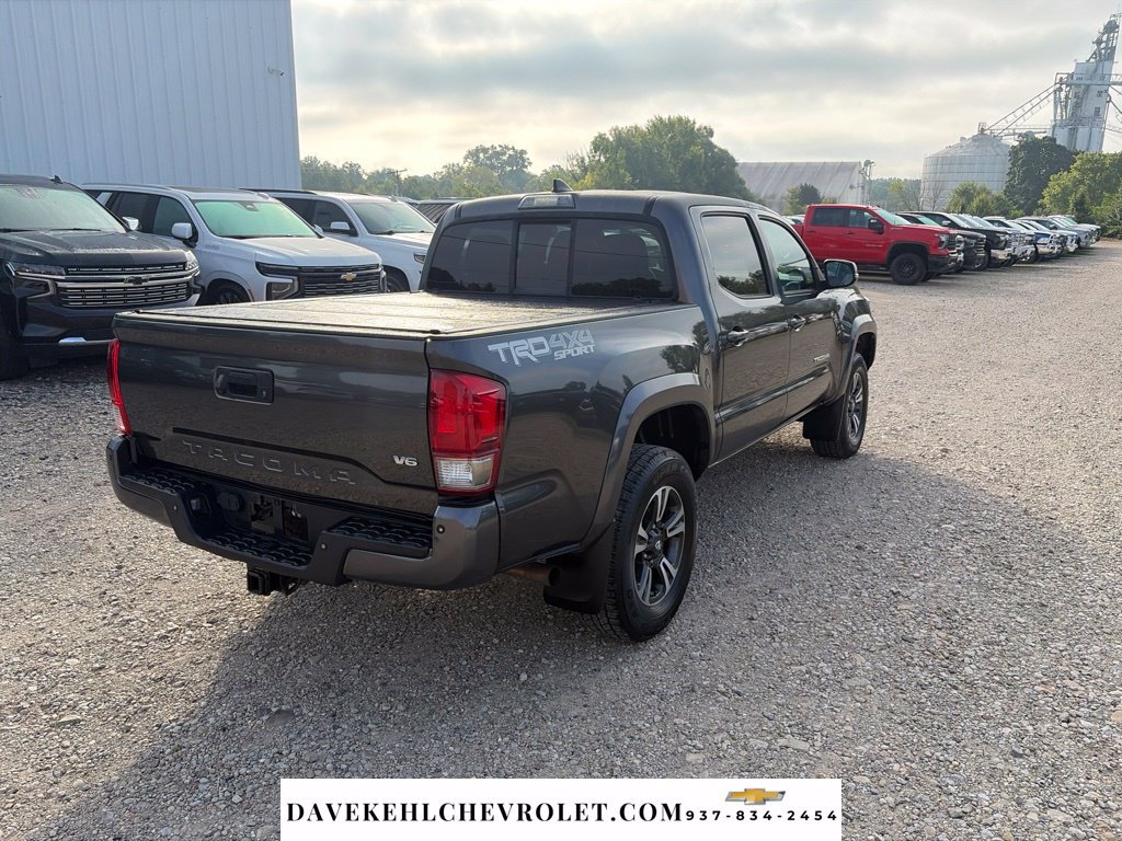 Used 2016 Toyota Tacoma TRD Sport AWD/4WD image 5