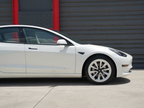 Used 2022 Tesla Model 3 RWD image 14
