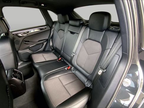 Used 2022 Porsche Macan AWD/4WD image 21