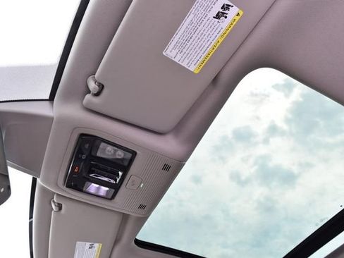 Certified 2026 Volkswagen Atlas SE w/ Panoramic Sunroof Package FWD image 21