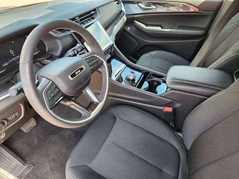 Used 2023 Jeep Grand Cherokee Laredo w/ Luxury Tech Group I AWD/4WD image 7