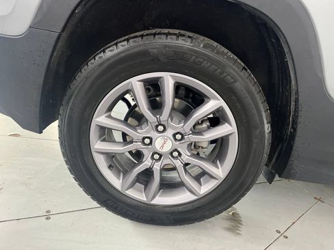 Used 2023 GMC Terrain SLT AWD/4WD image 17