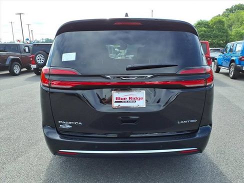 New 2027 Chrysler Pacifica Limited FWD image 5