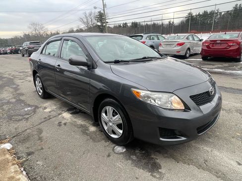 Used 2010 Toyota Corolla LE FWD image 3