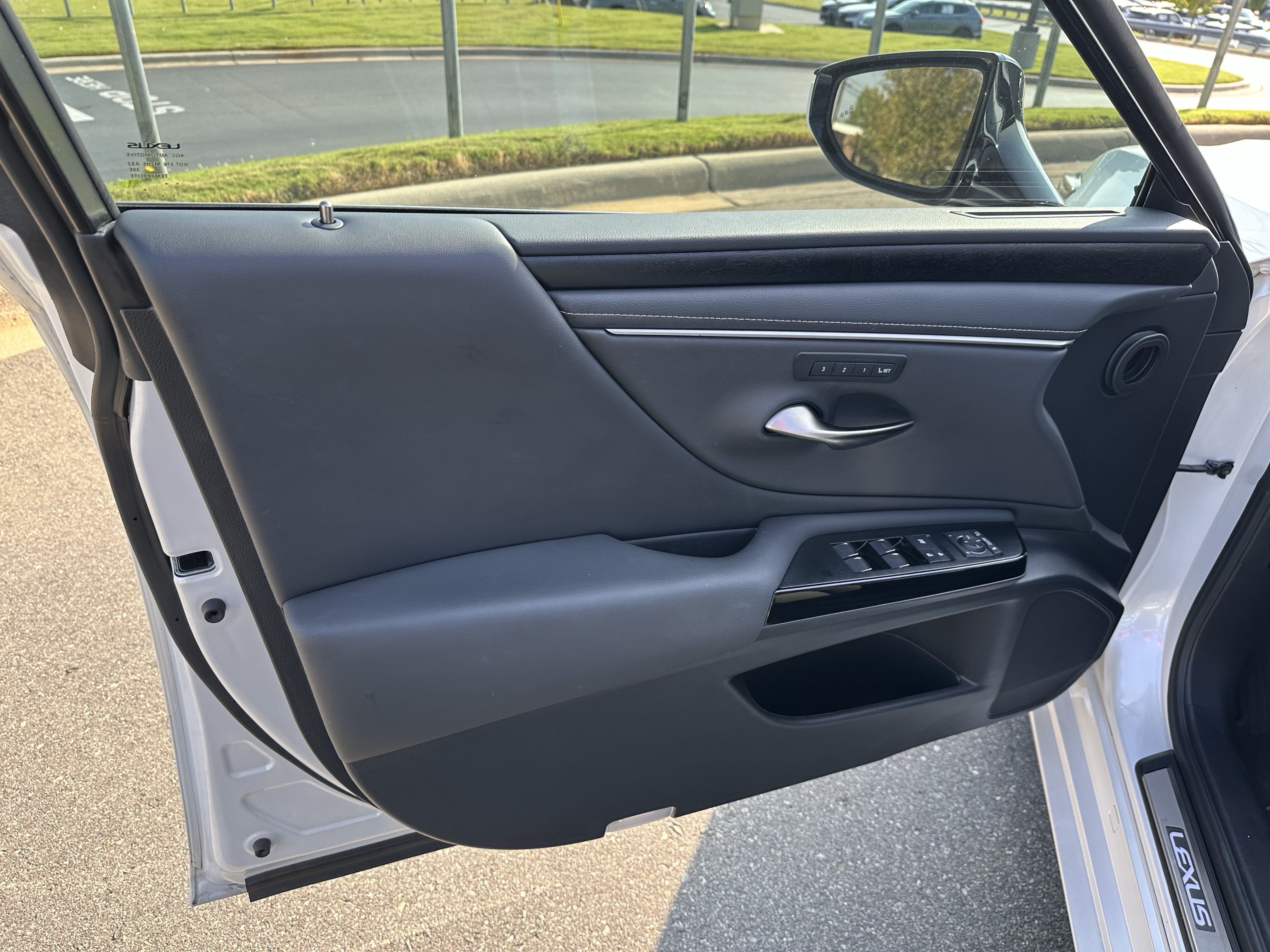 Used 2024 Lexus ES 350 w/ Premium Package FWD image 13