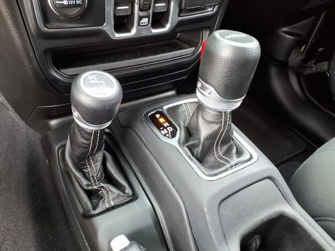 Used 2021 Jeep Gladiator Overland AWD/4WD image 38