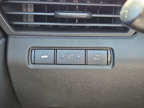 Used 2024 Nissan Altima 2.5 SV FWD image 25