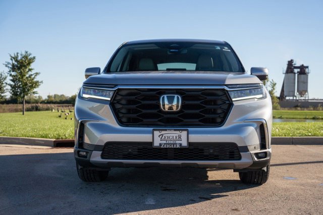 Used 2025 Honda Pilot EX-L image 2