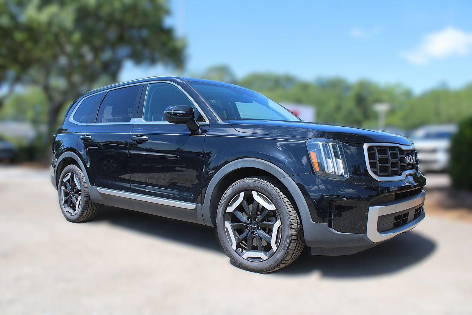 Certified 2023 Kia Telluride S w/ S Sunroof Package AWD/4WD image 3