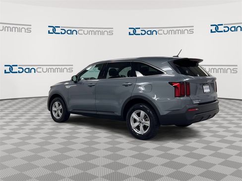 Used 2023 Kia Sorento LX image 6