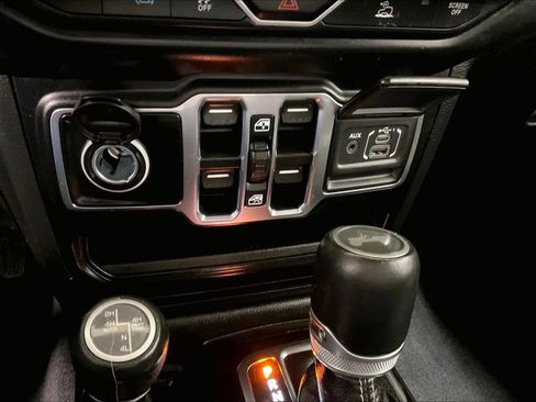 Used 2022 Jeep Wrangler Unlimited Sahara w/ Cold Weather Group image 26