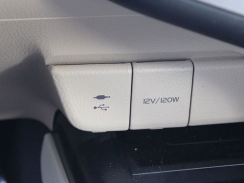 Used 2019 Toyota Camry XLE image 33