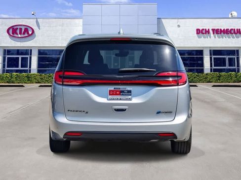 Used 2022 Chrysler Pacifica Touring-L w/ S Appearance Package FWD image 5